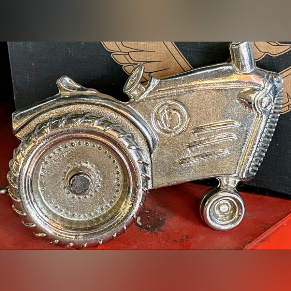 Estate Tractor Belt Buckle Olander USA Silver Star with Spinning Back Wheel